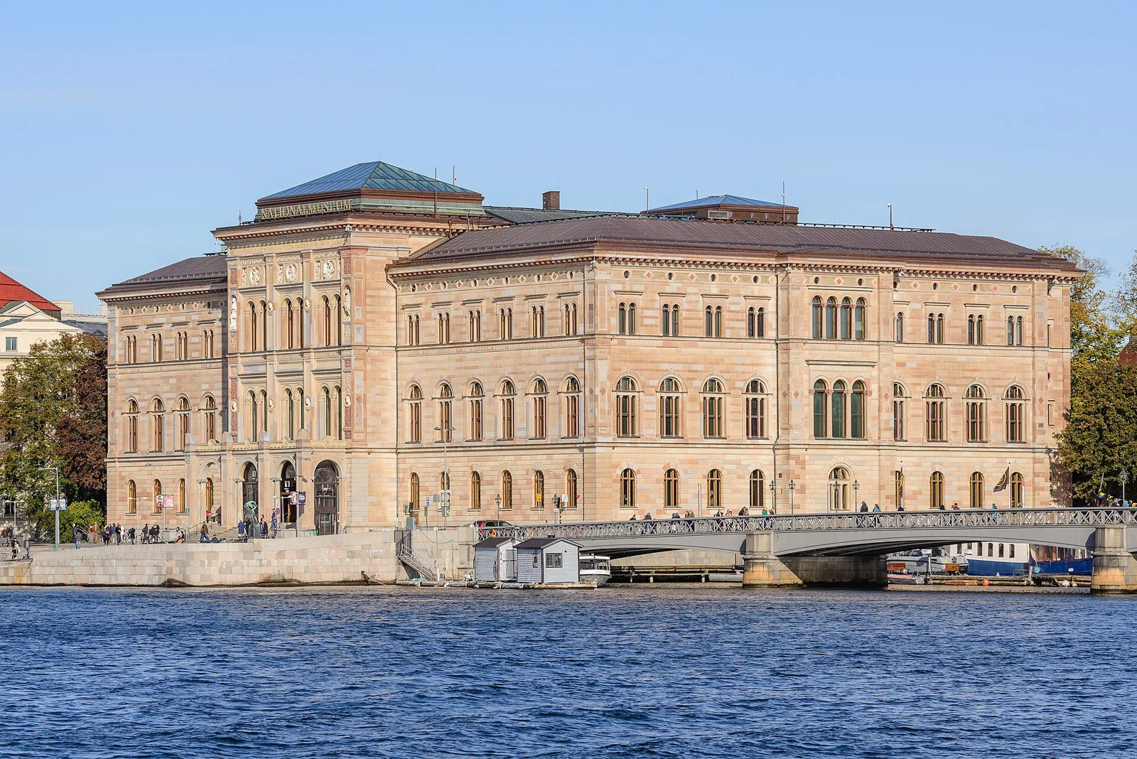 Nationalmuseums fasad mot vattnet